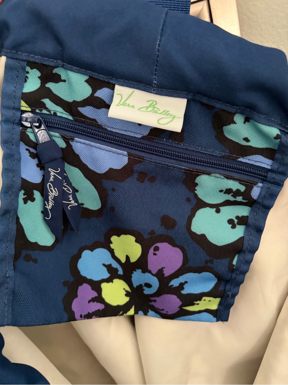 Vera Bradley Floral laundry Bag - Picture 4 of 5